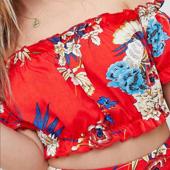 Tops - NWT Red floral off shoulder crop top